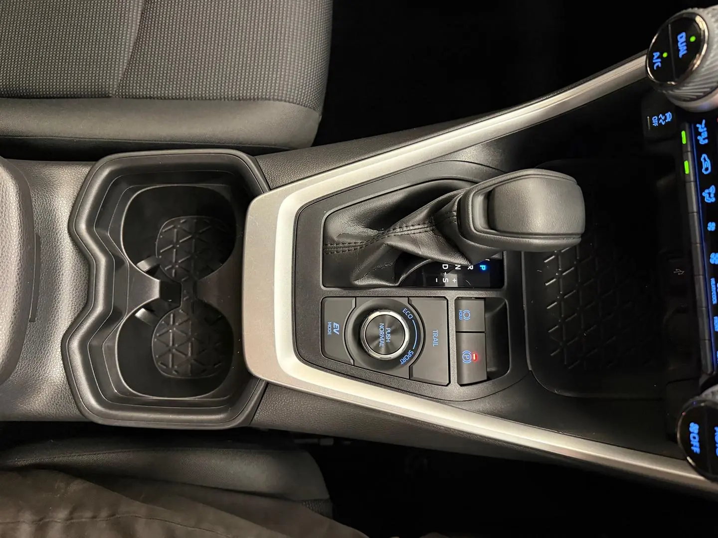 2021 Toyota RAV4 Gallery Image 30