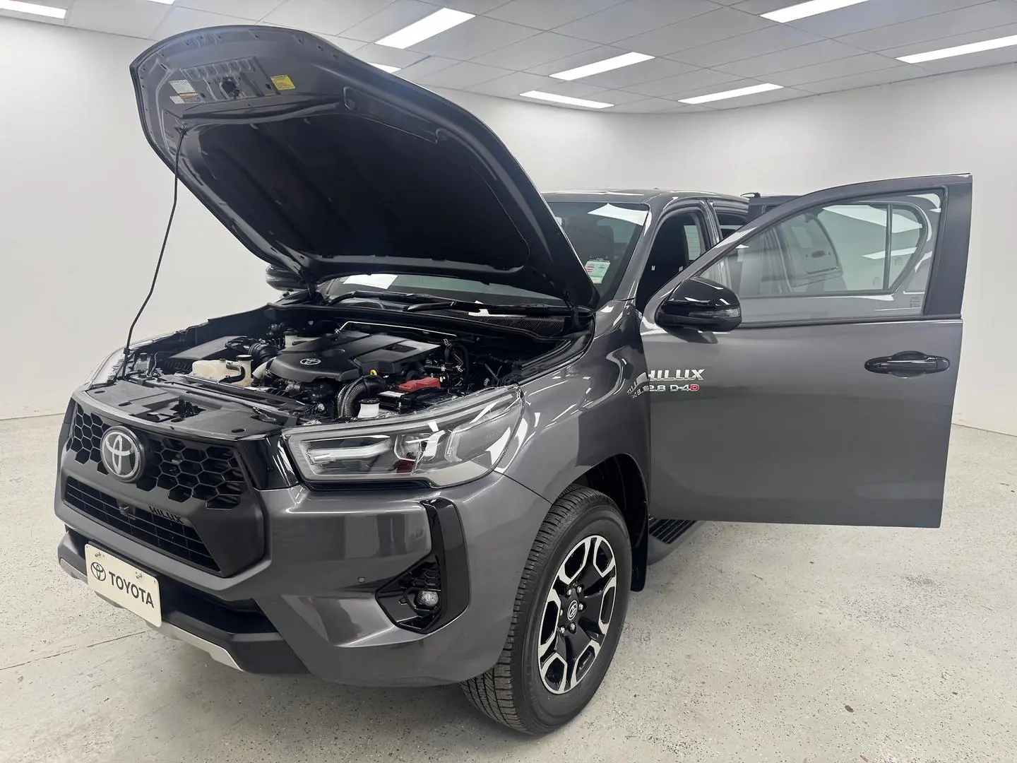 2025 Toyota Hilux Gallery Image 12