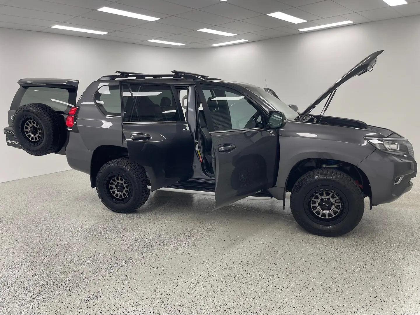 2022 Toyota Landcruiser Prado Gallery Image 8