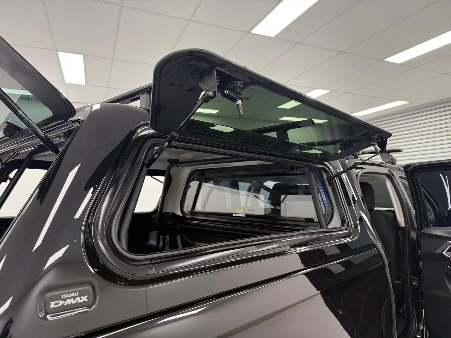 2022 Isuzu D-MAX Gallery Image 17