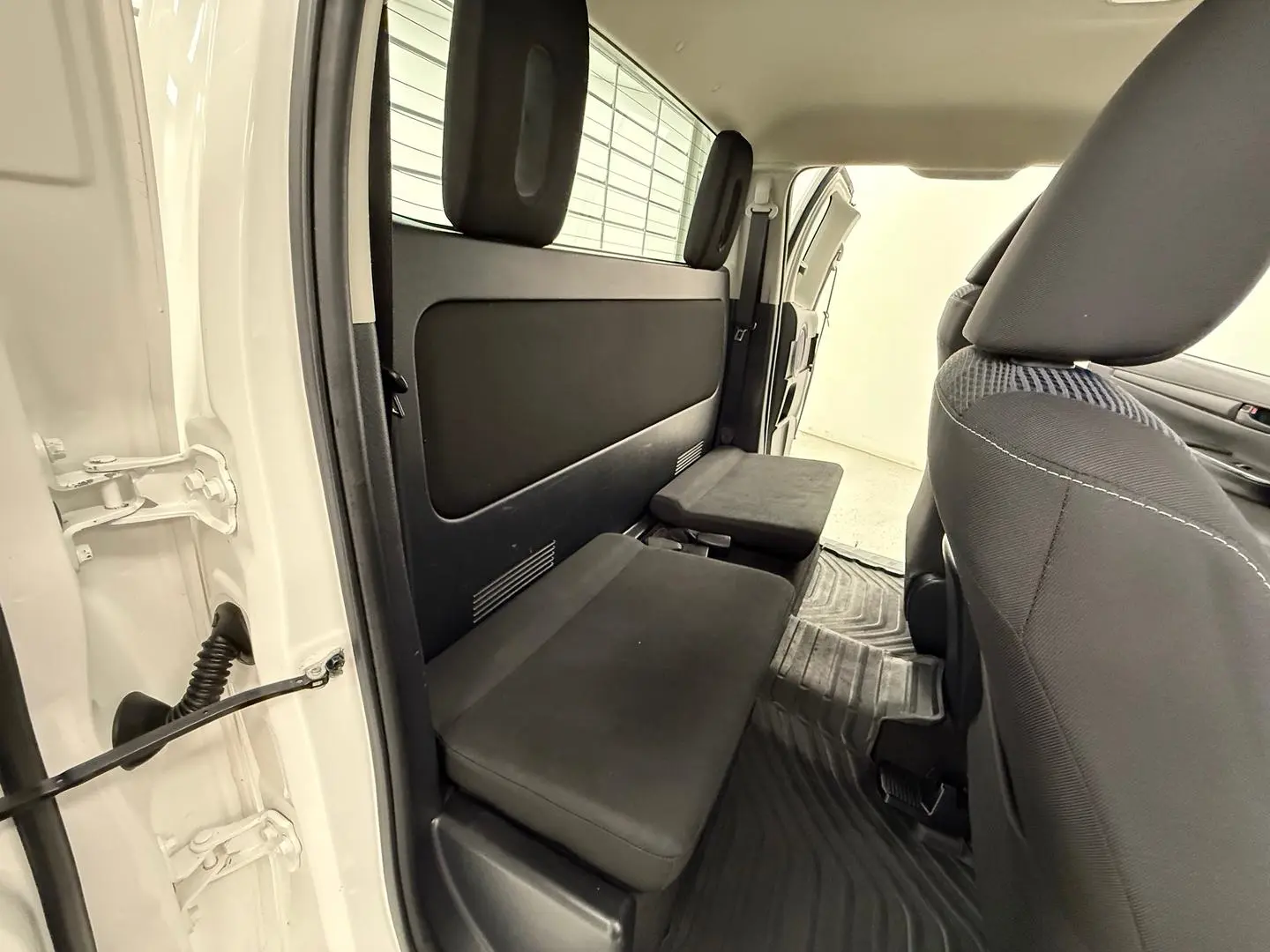 2016 Toyota Hilux Gallery Image 16