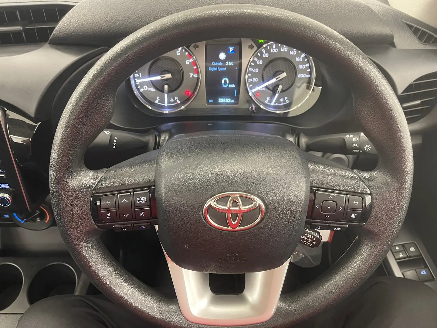 2024 Toyota Hilux Gallery Image 28