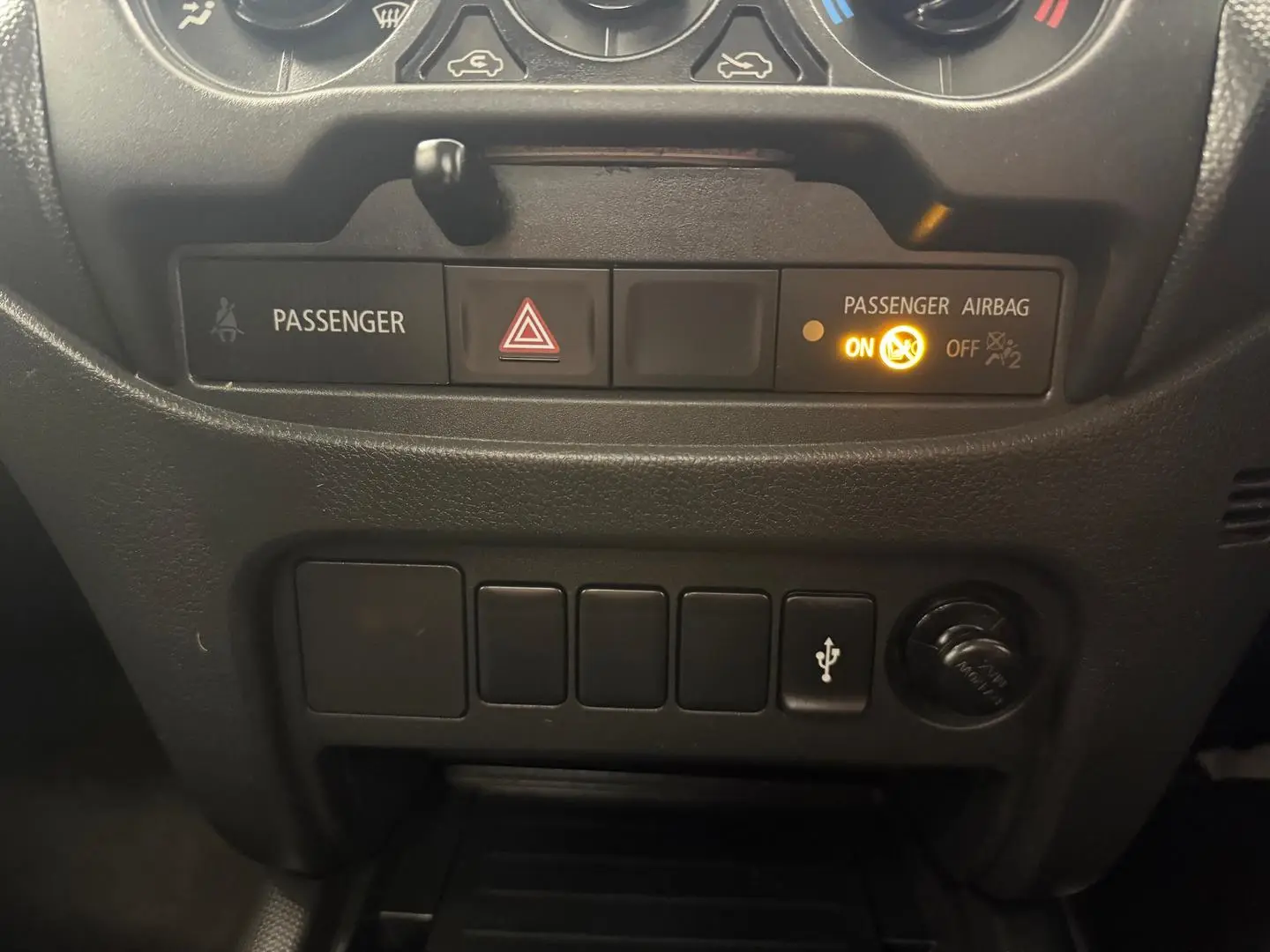 2022 Mitsubishi Triton Gallery Image 27