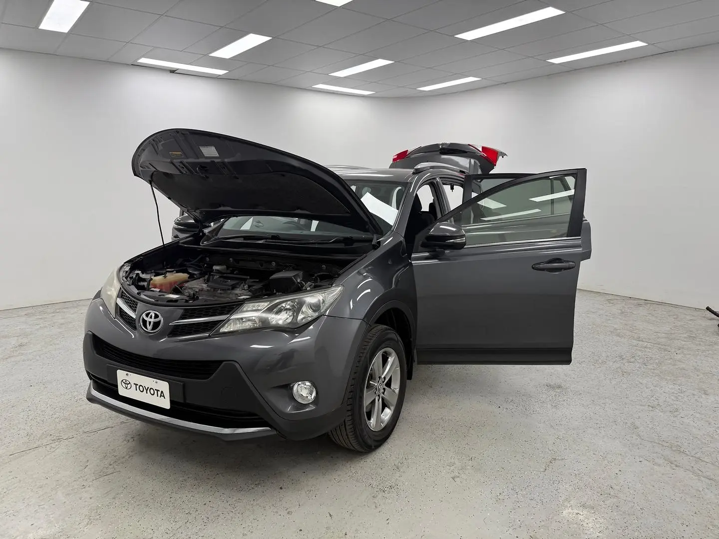 2015 Toyota RAV4 Gallery Image 8