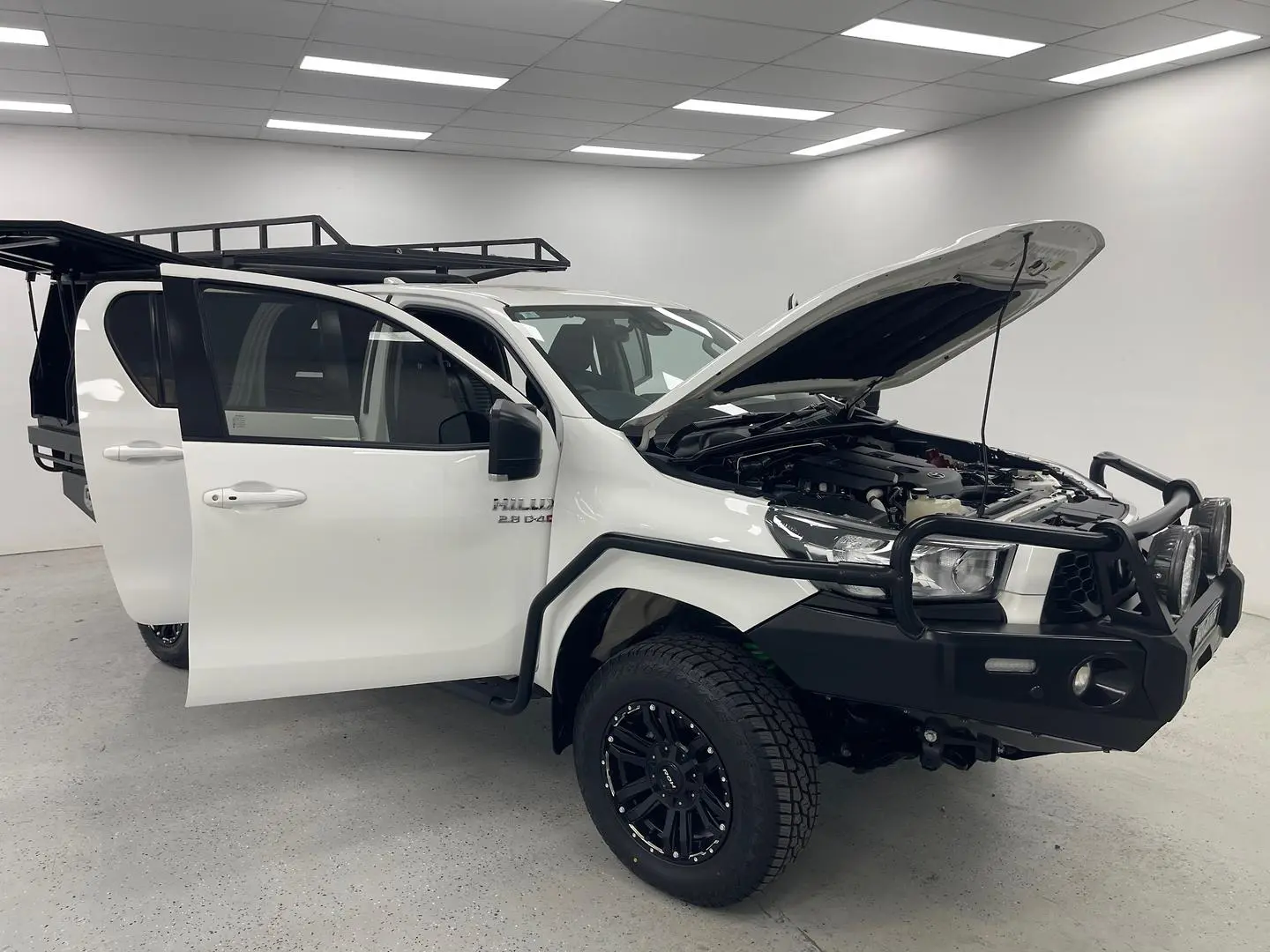 2025 Toyota Hilux Gallery Image 8