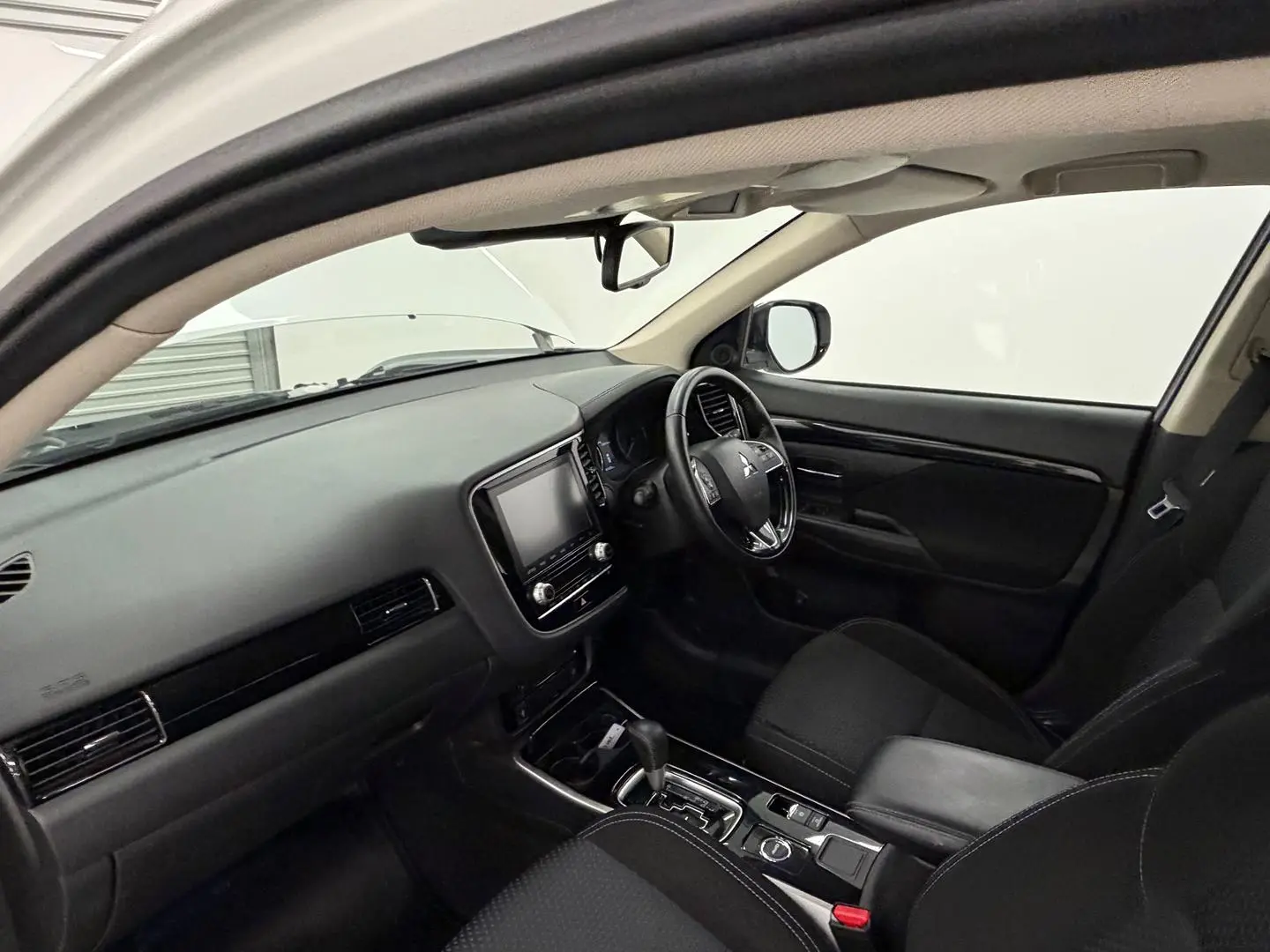 2020 Mitsubishi Outlander Gallery Image 28