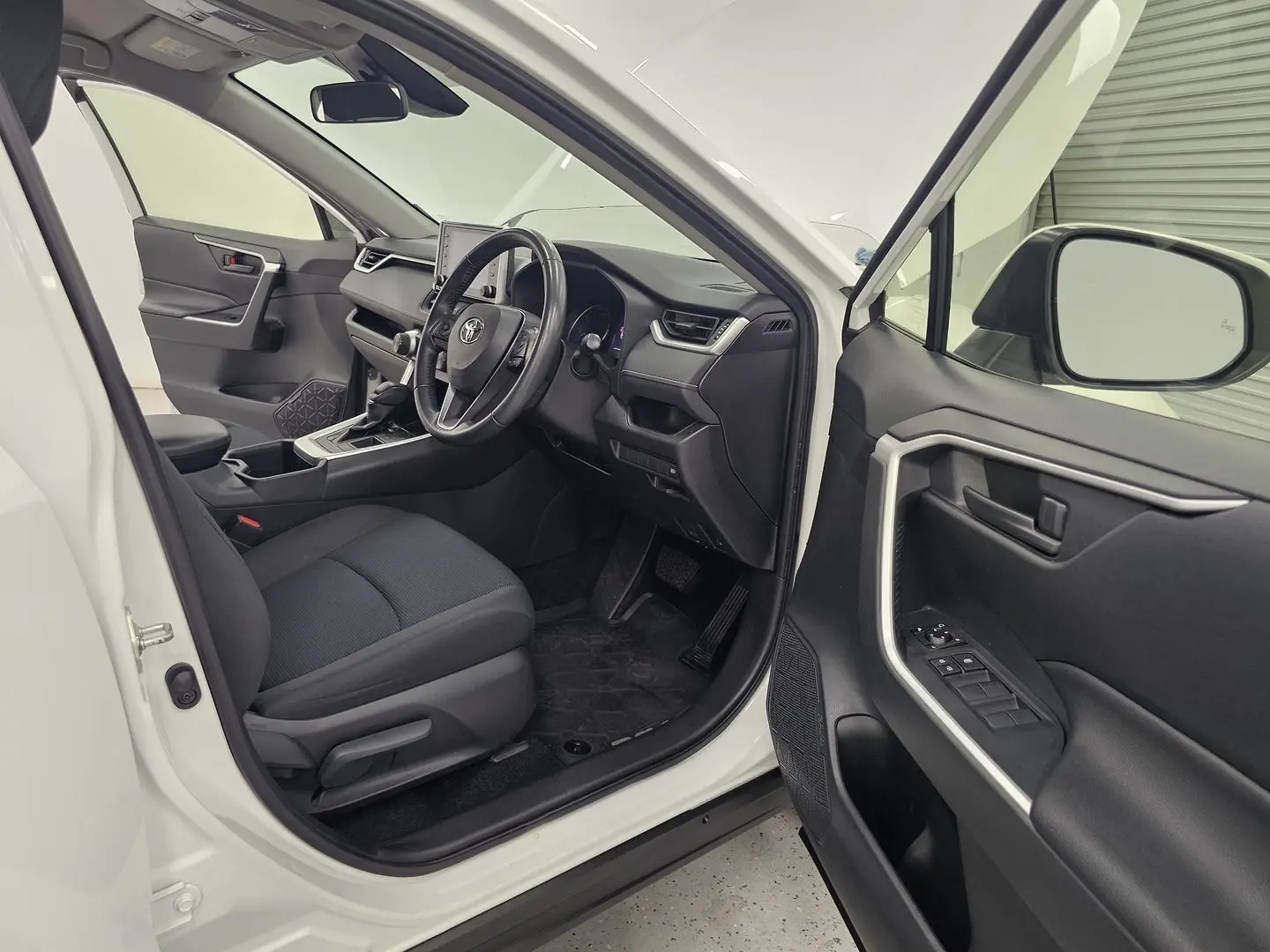 2022 Toyota RAV4 Gallery Image 23