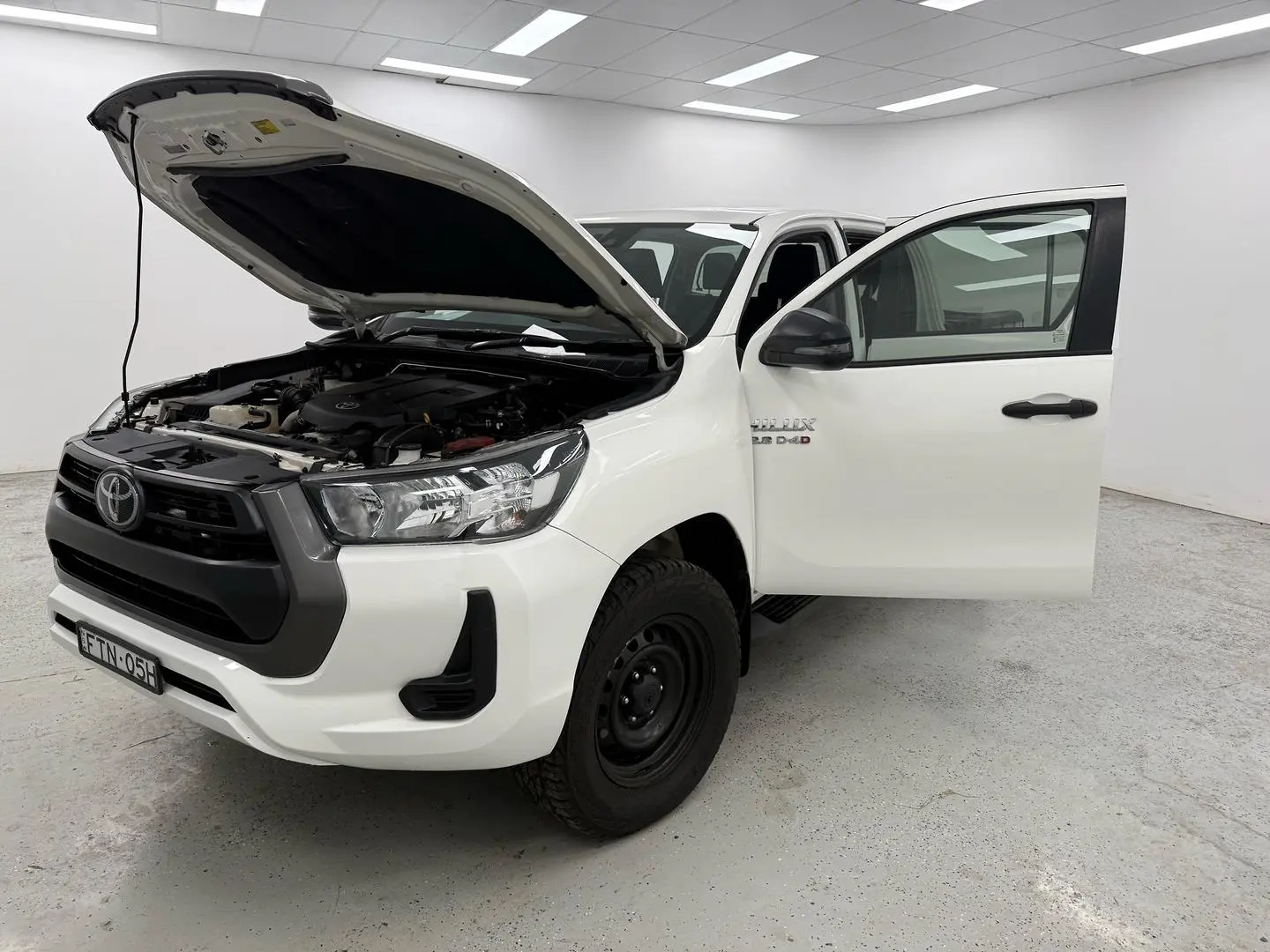 2022 Toyota Hilux Gallery Image 8