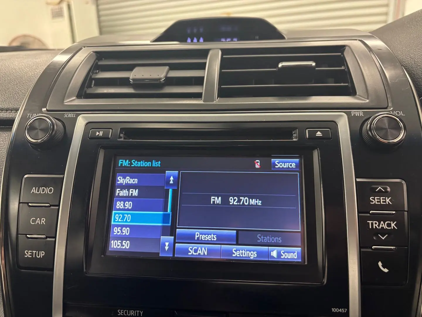 2016 Toyota Camry Gallery Image 29