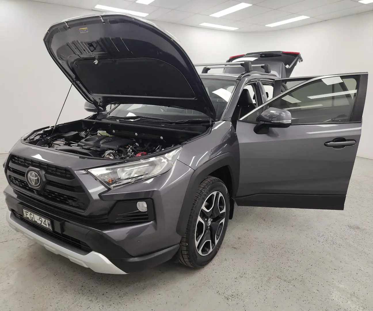 2019 Toyota RAV4 Gallery Image 13