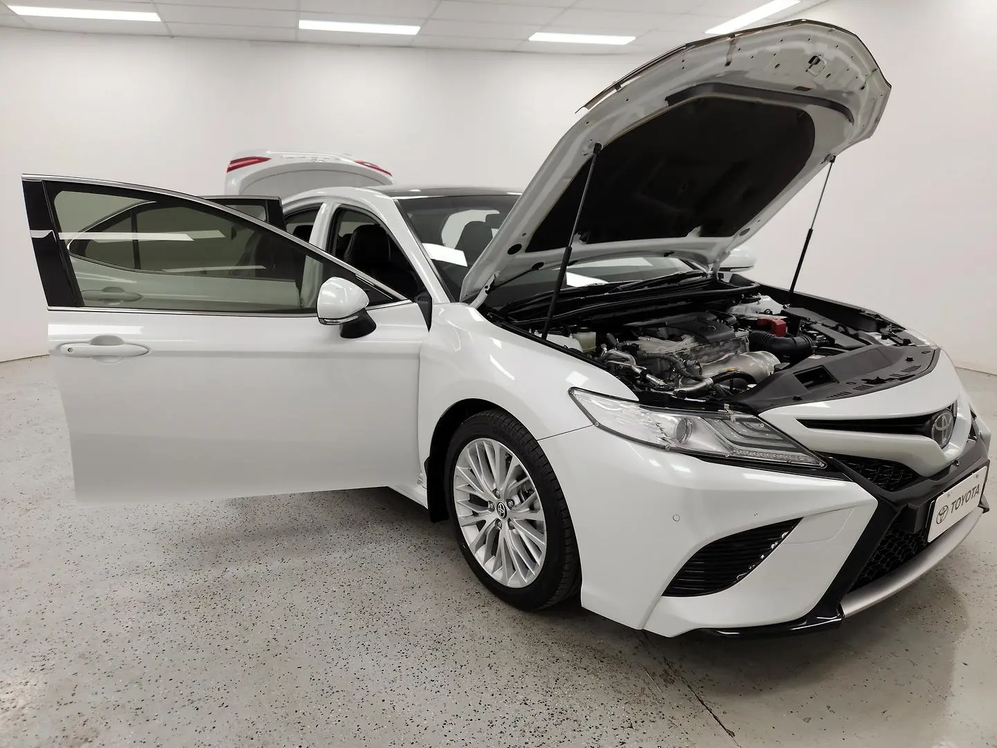 2020 Toyota Camry Gallery Image 8