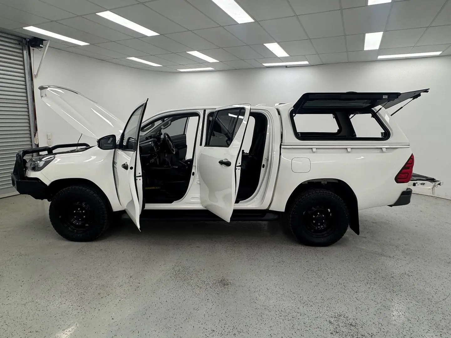 2021 Toyota Hilux Gallery Image 11