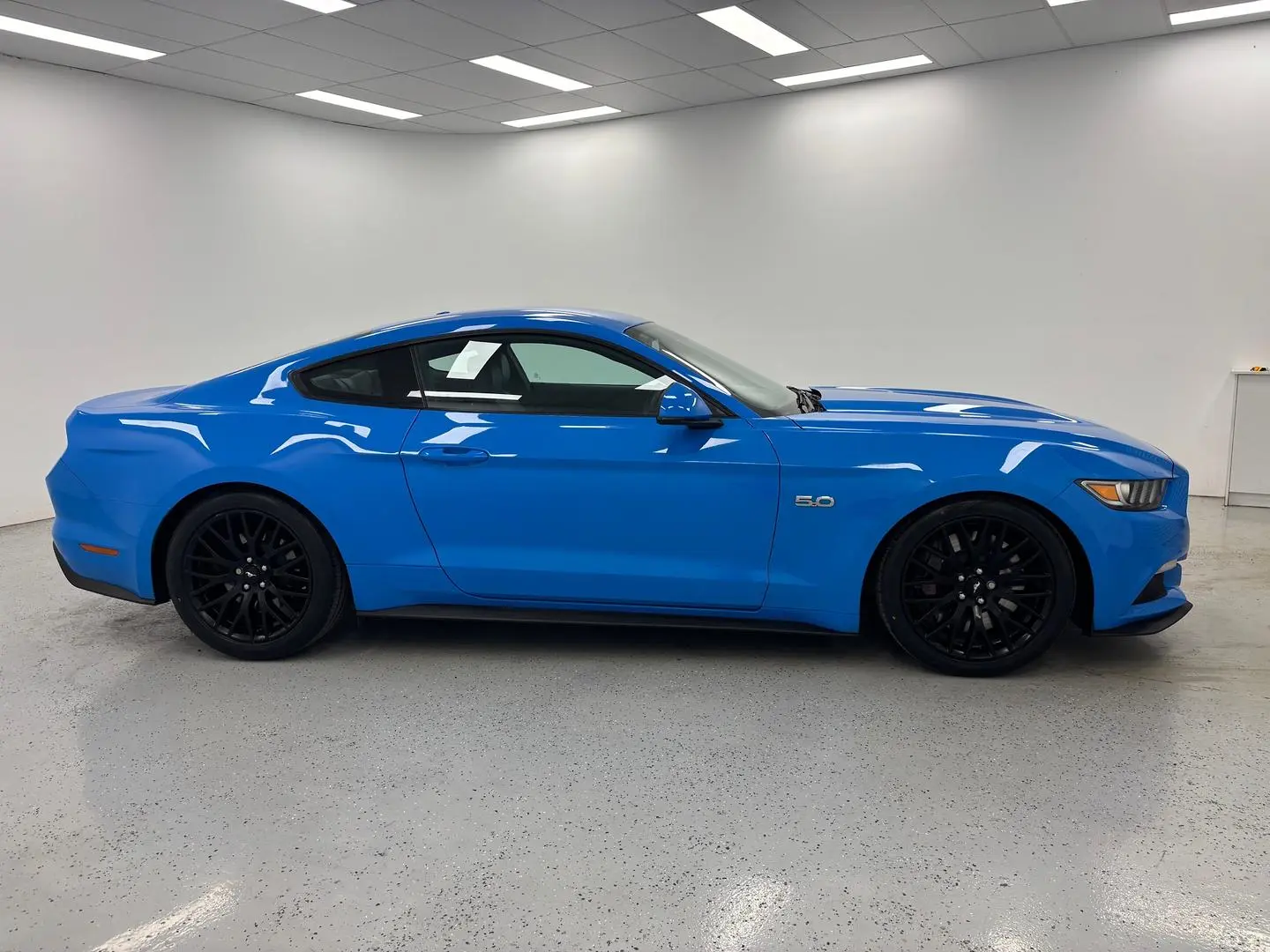 2017 Ford Mustang Gallery Image 2