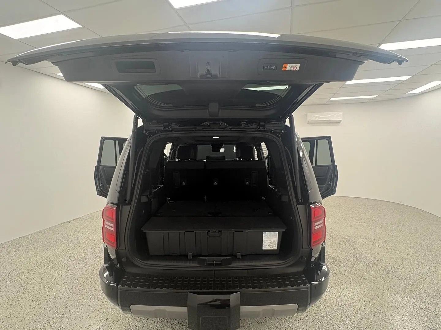 2025 Toyota Landcruiser Prado Gallery Image 13