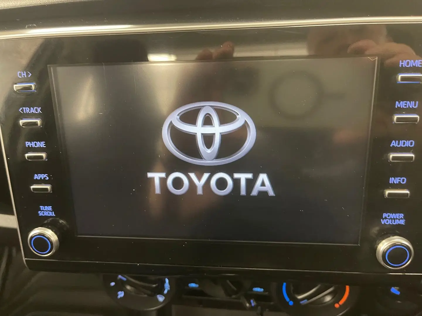 2020 Toyota Hilux Gallery Image 17