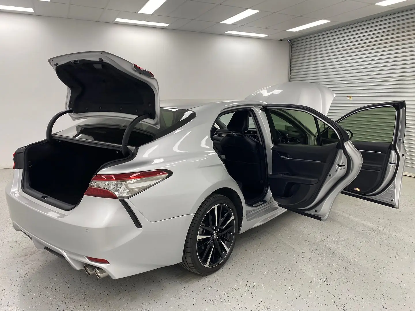 2019 Toyota Camry Gallery Image 11