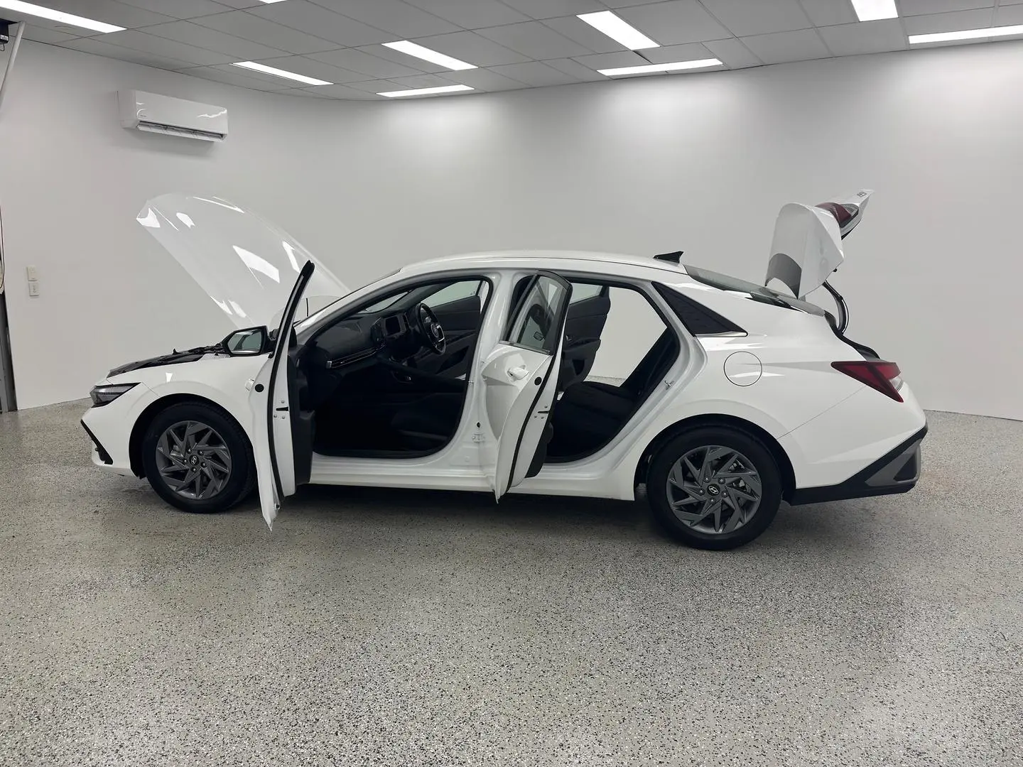 2024 Hyundai i30 Gallery Image 13