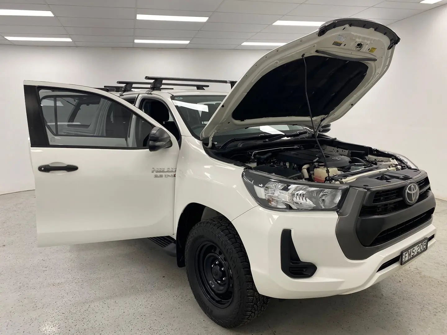 2021 Toyota Hilux Gallery Image 9