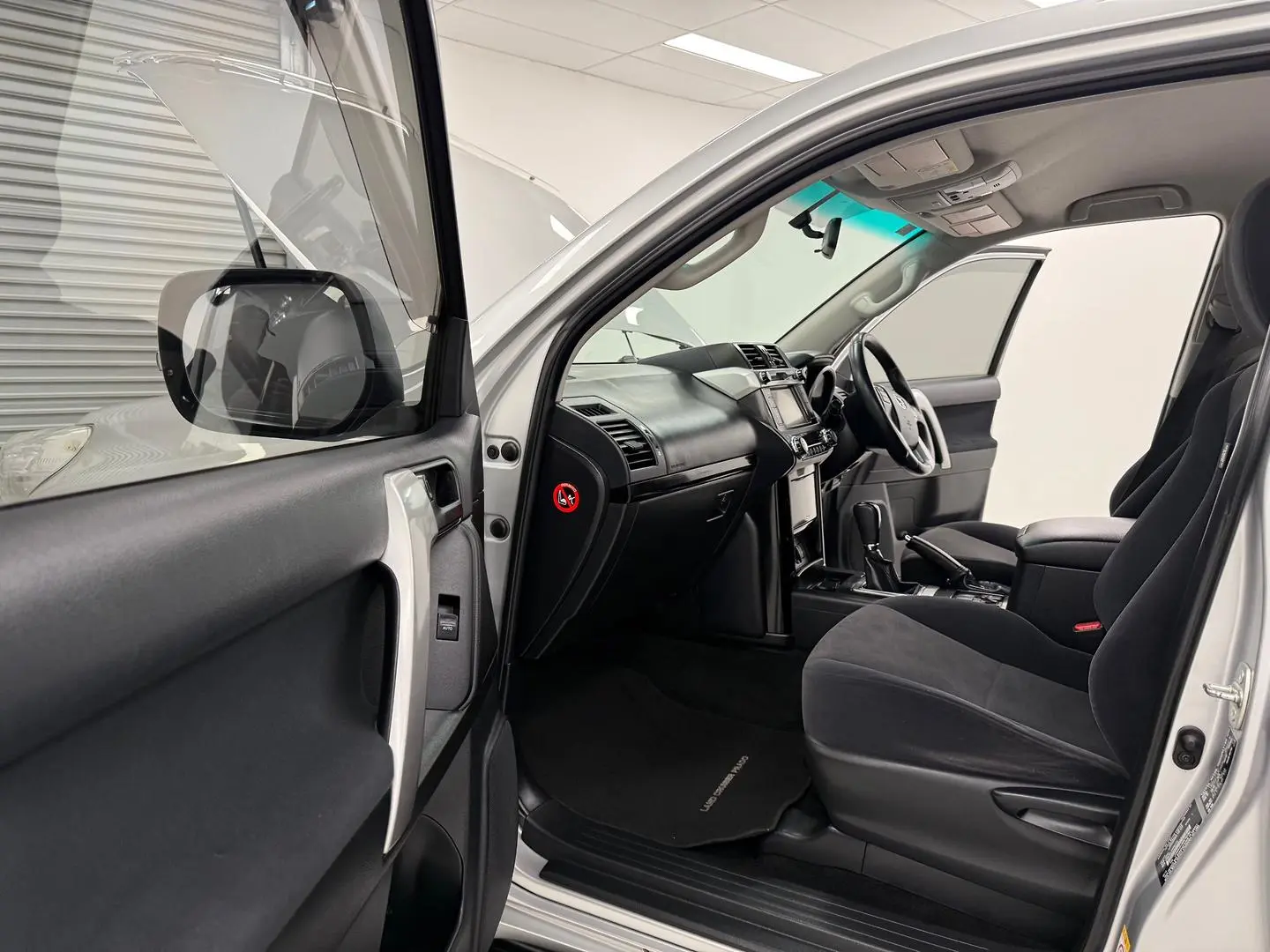 2015 Toyota Landcruiser Prado Gallery Image 10