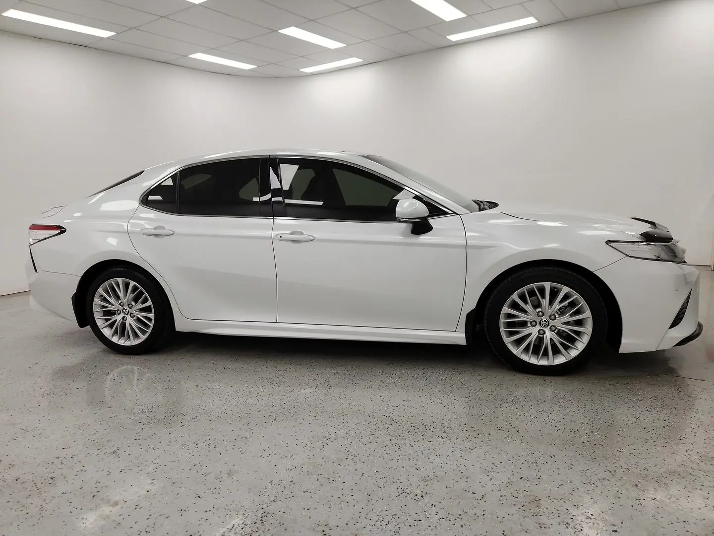 2020 Toyota Camry Gallery Image 2