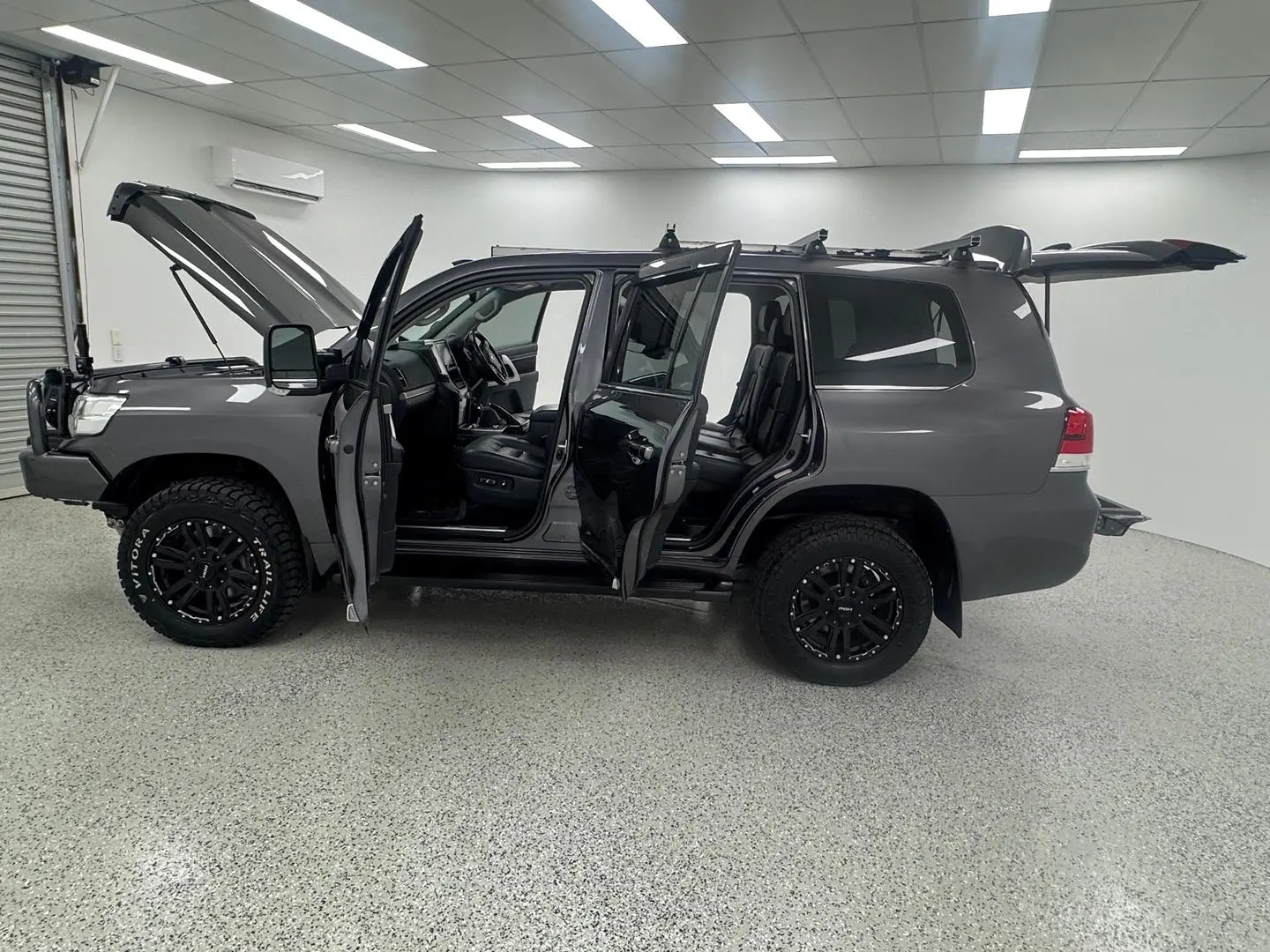 2019 Toyota Landcruiser Gallery Image 12