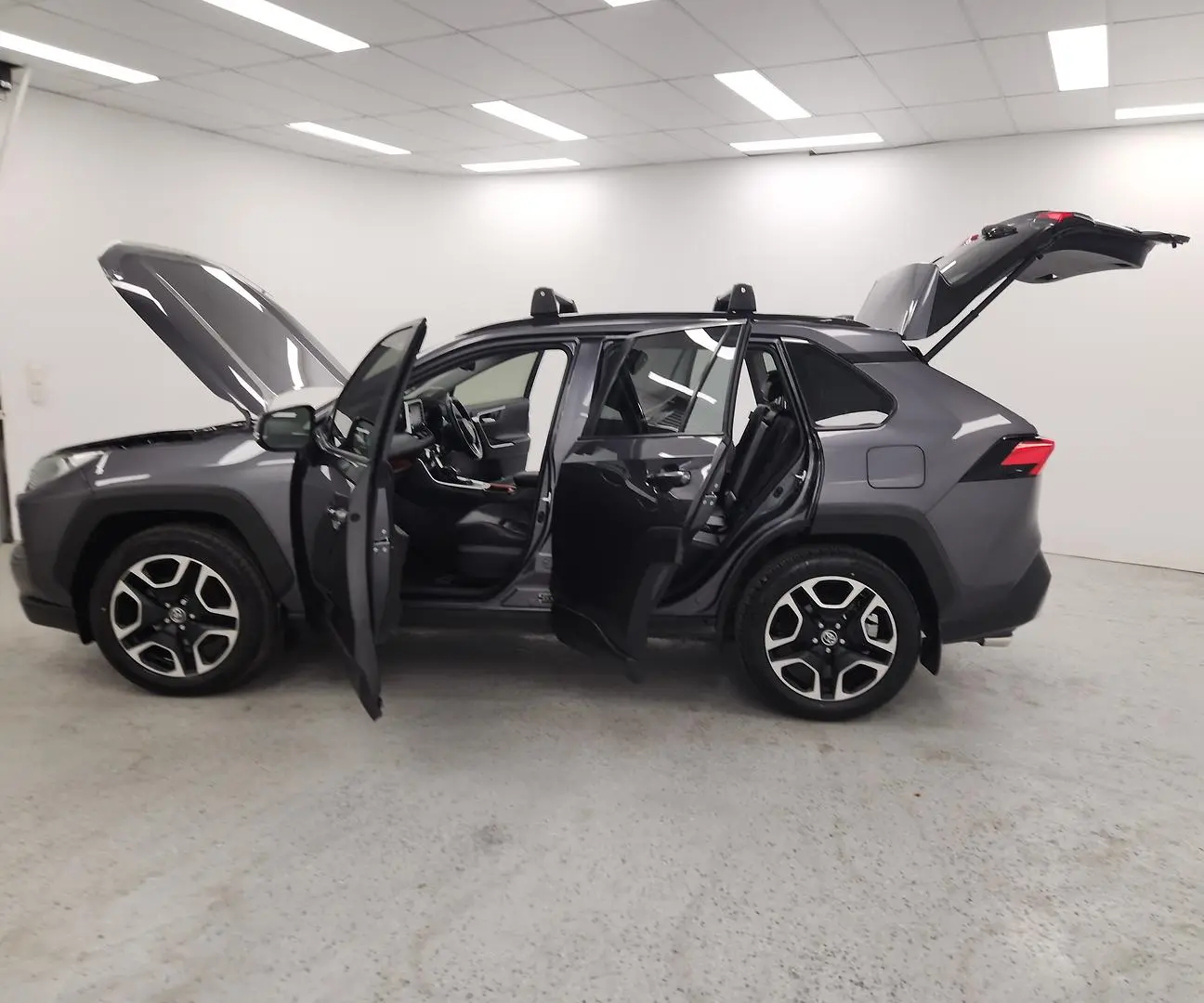 2019 Toyota RAV4 Gallery Image 12