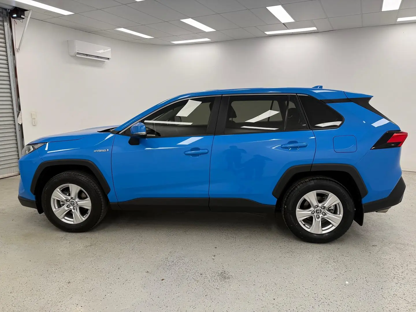 2021 Toyota RAV4 Gallery Image 6