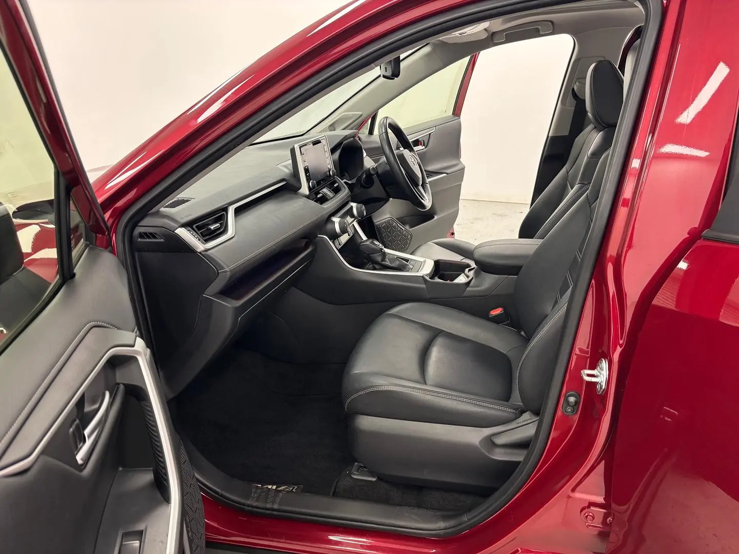 2020 Toyota RAV4 Gallery Image 16