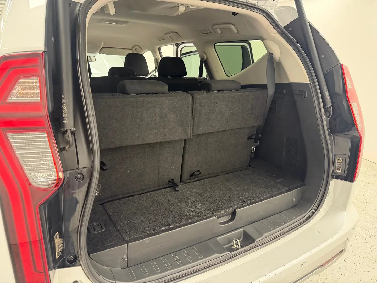 2023 Mitsubishi Pajero Sport Gallery Image 16