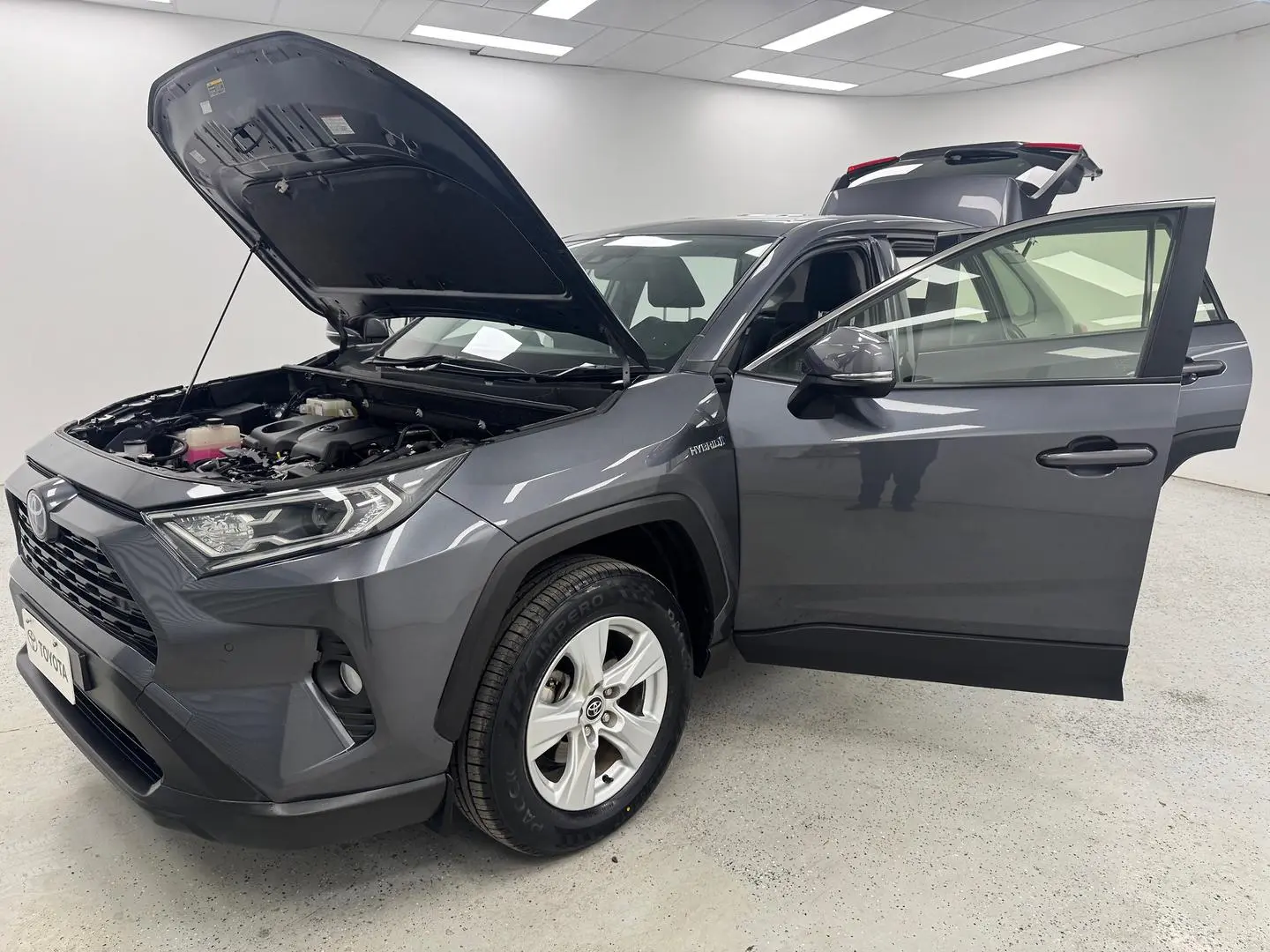 2019 Toyota RAV4 Gallery Image 12
