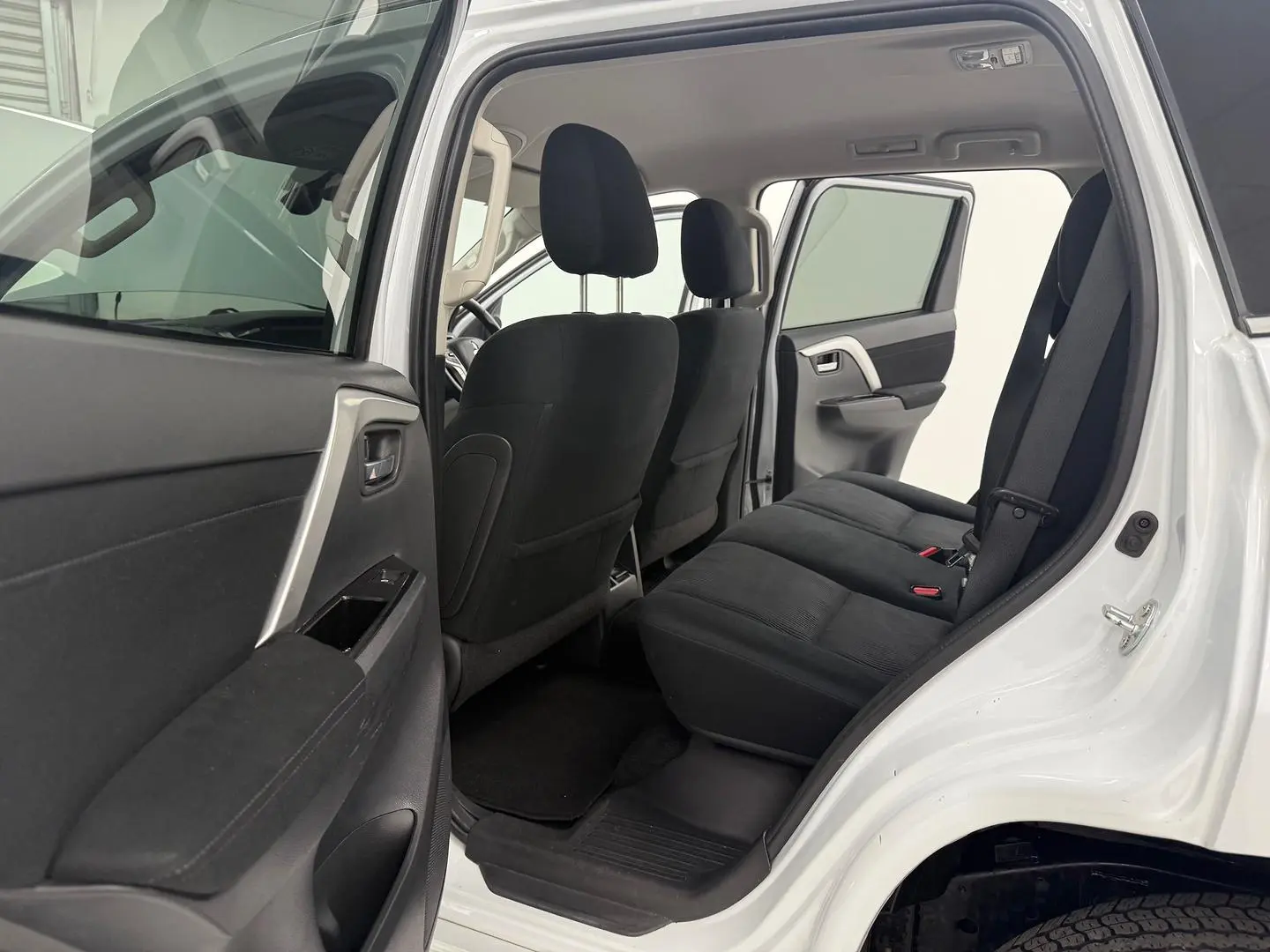 2023 Mitsubishi Pajero Sport Gallery Image 12