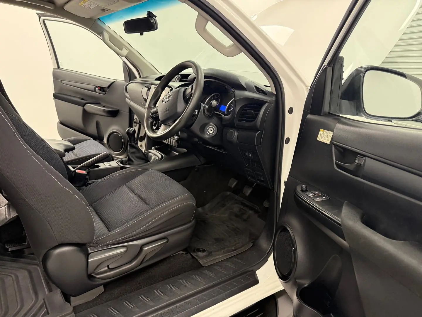 2016 Toyota Hilux Gallery Image 17