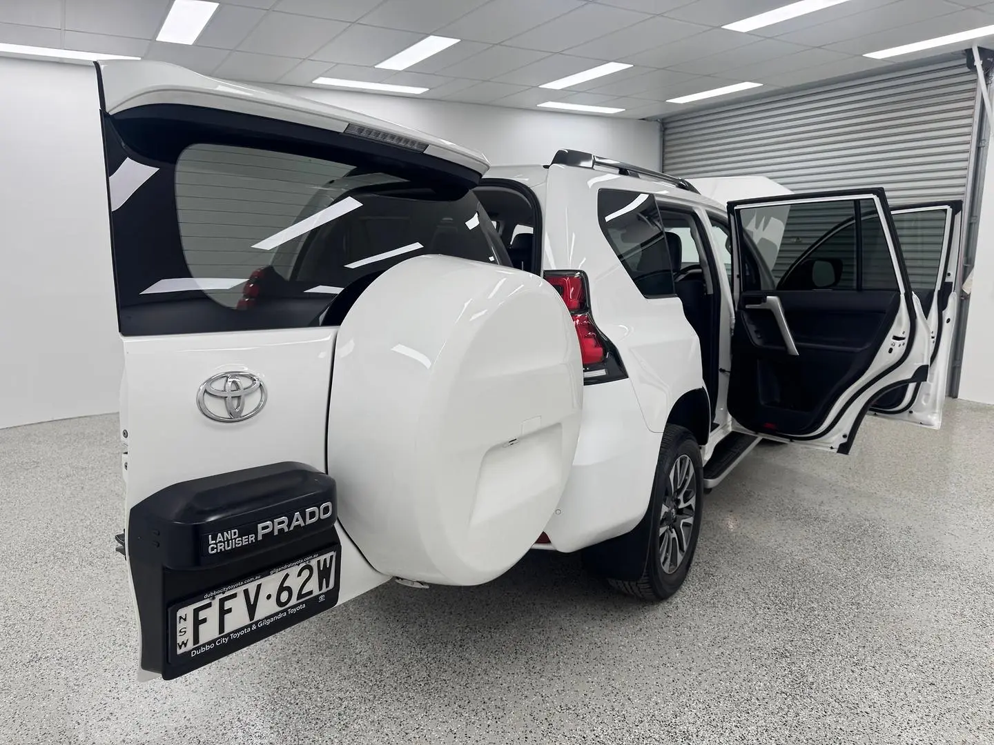 2024 Toyota Landcruiser Prado Gallery Image 9