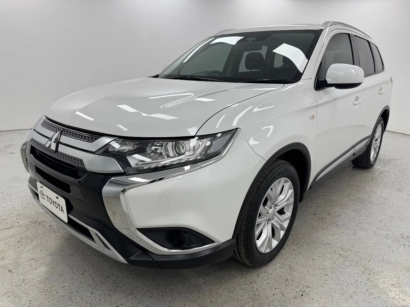 2020 Mitsubishi Outlander Gallery Image 6
