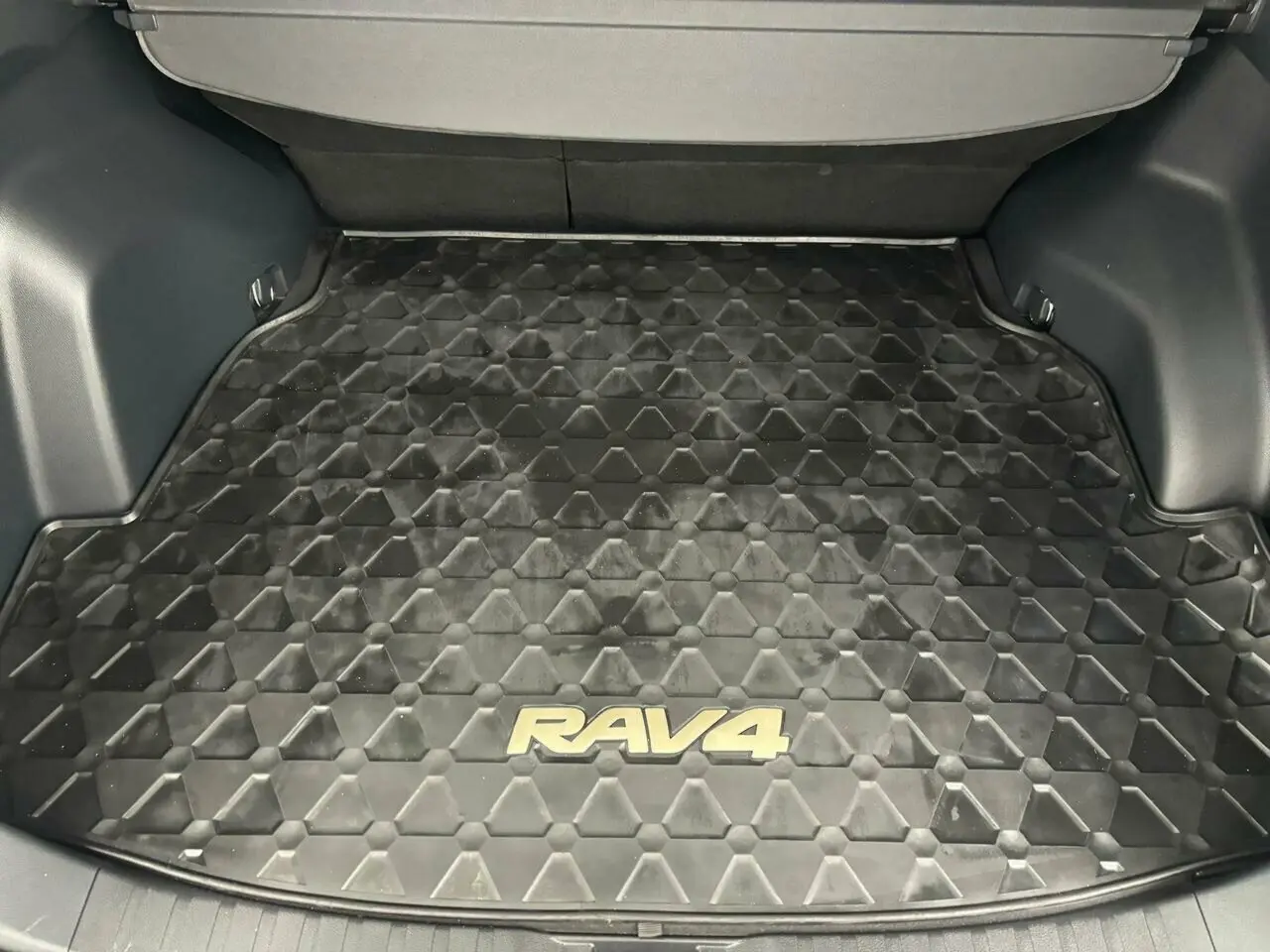 2022 Toyota RAV4 Image 17