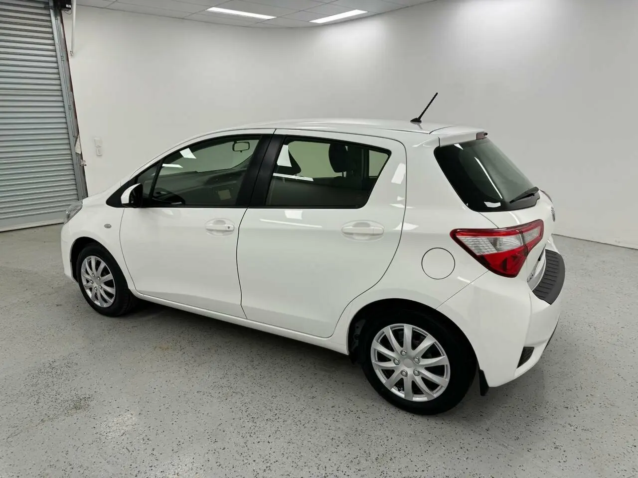 2017 Toyota Yaris Image 5