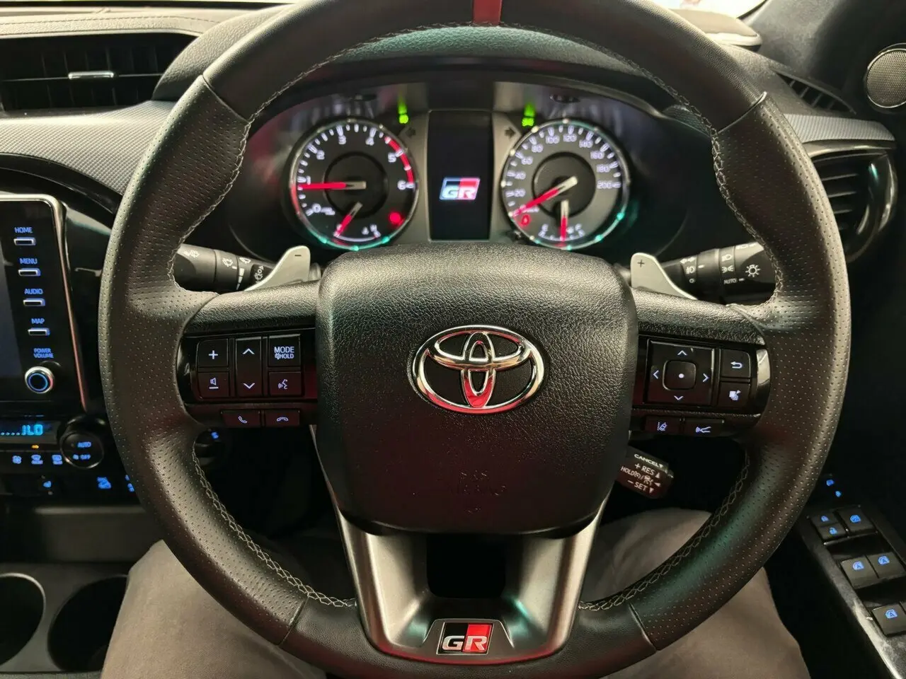 2023 Toyota Hilux Image 25