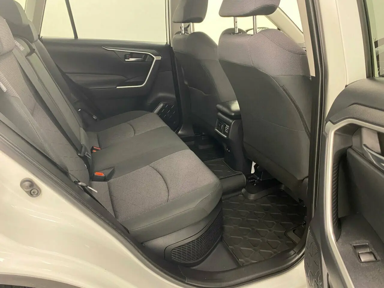 2019 Toyota RAV4 Image 20