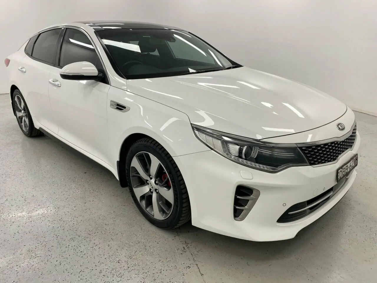 2016 Kia Optima Image 1