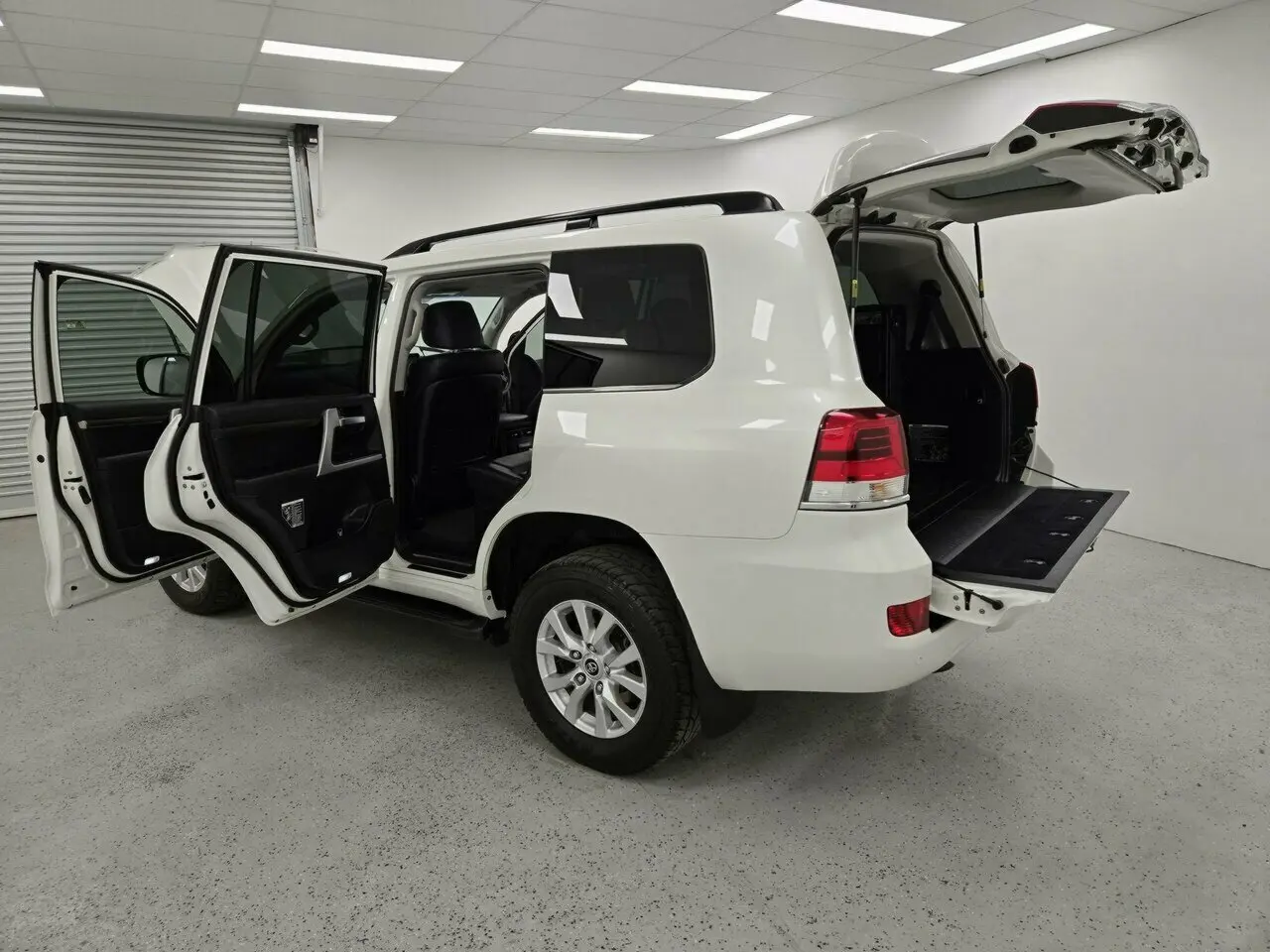 2015 Toyota Landcruiser Image 13