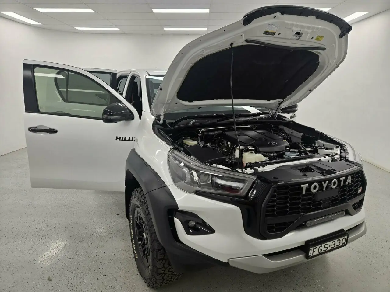 2023 Toyota Hilux Image 8