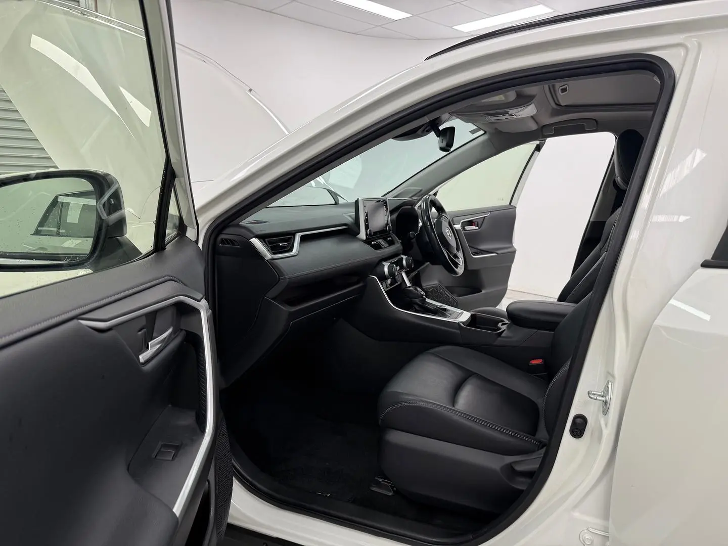 2020 Toyota RAV4 Gallery Image 9