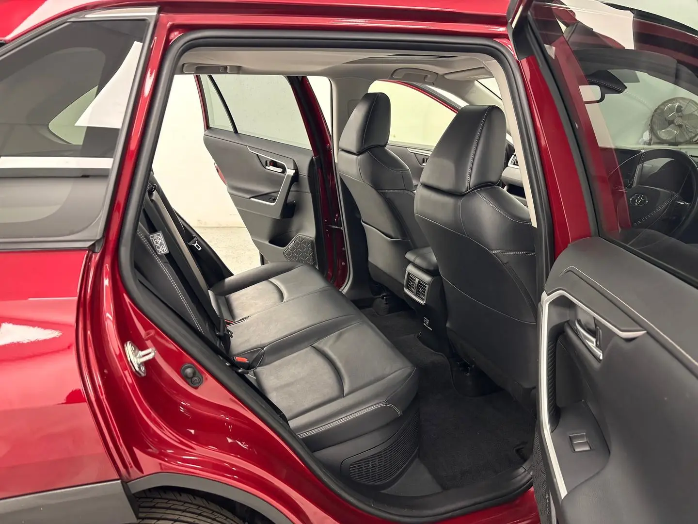2020 Toyota RAV4 Gallery Image 19