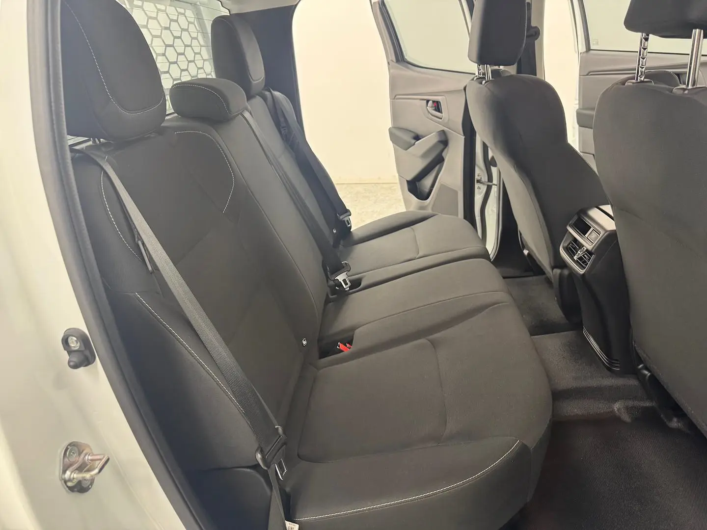 2024 Isuzu D-MAX Gallery Image 26