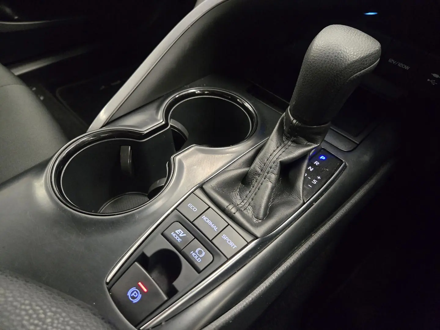 2020 Toyota Camry Gallery Image 31