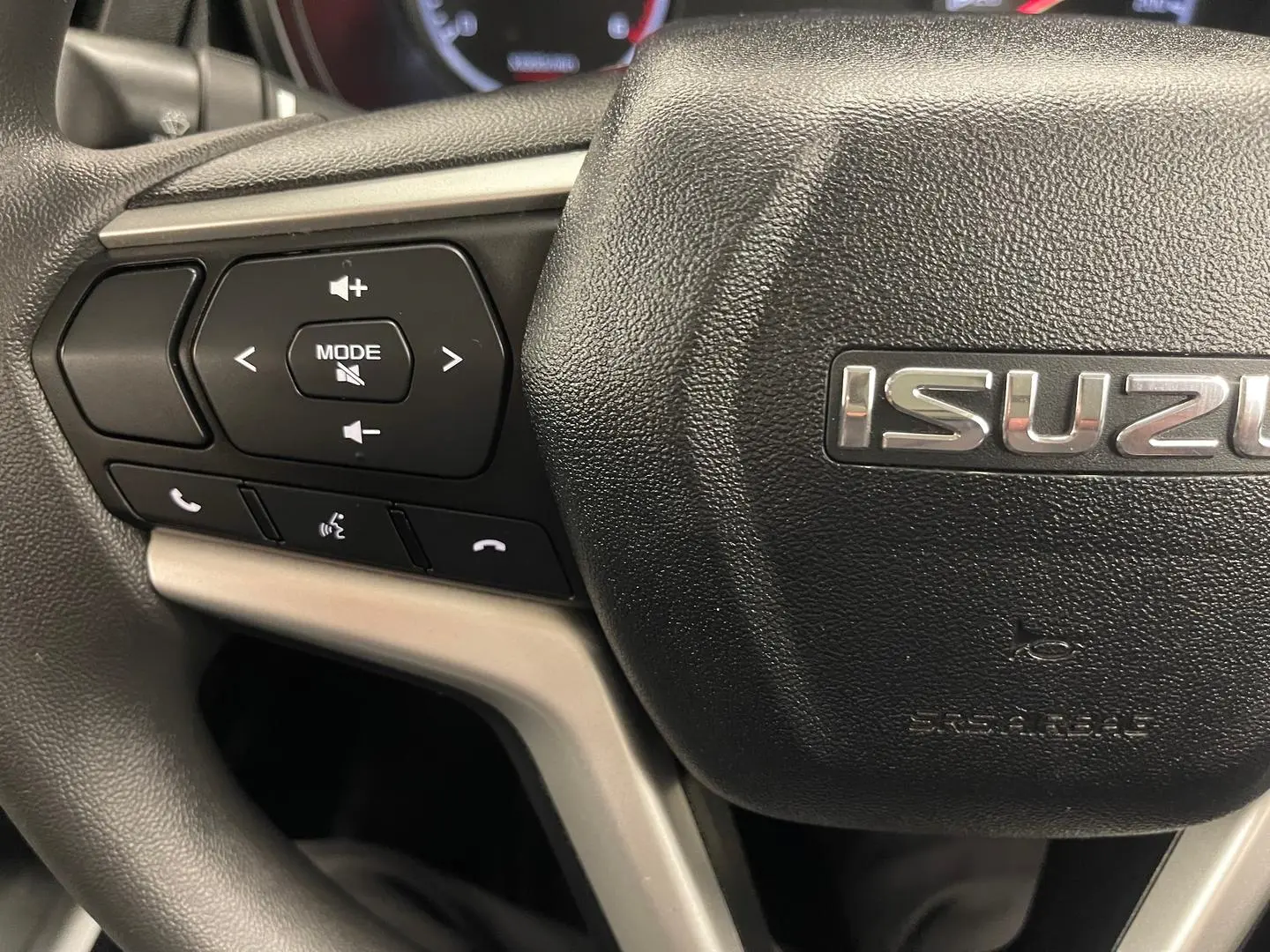 2024 Isuzu D-MAX Gallery Image 24