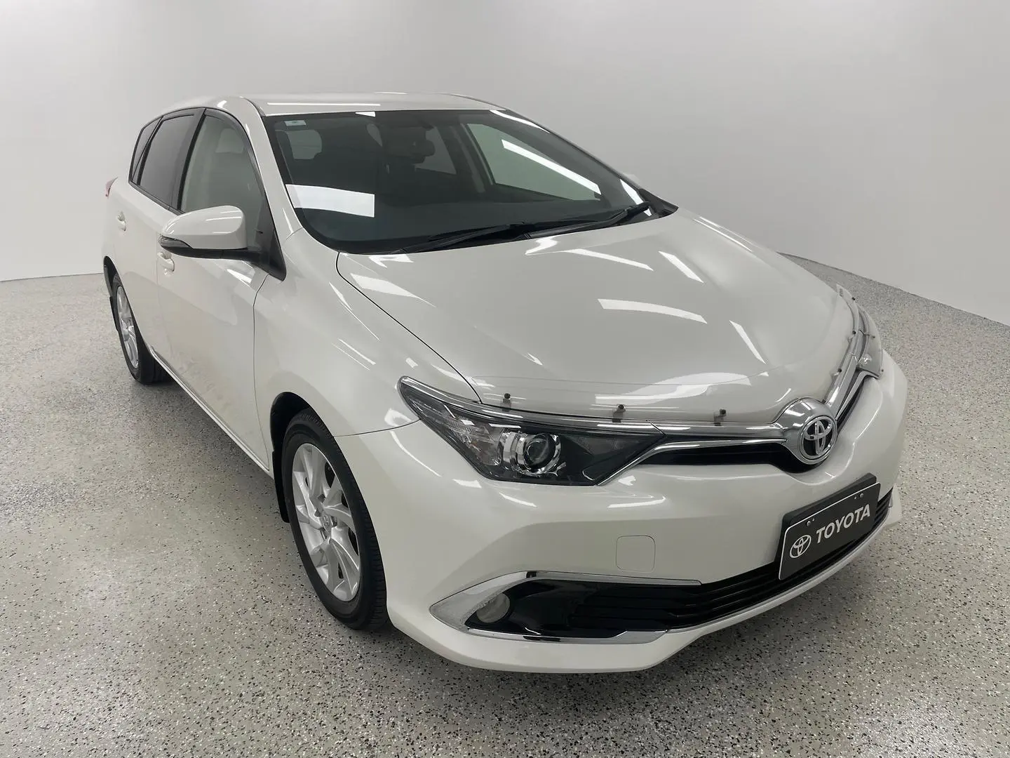 2017 Toyota Corolla Gallery Image 1