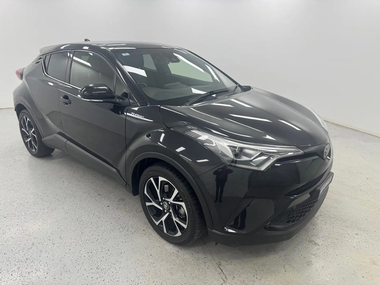 2018 Toyota C-HR Gallery Image 1