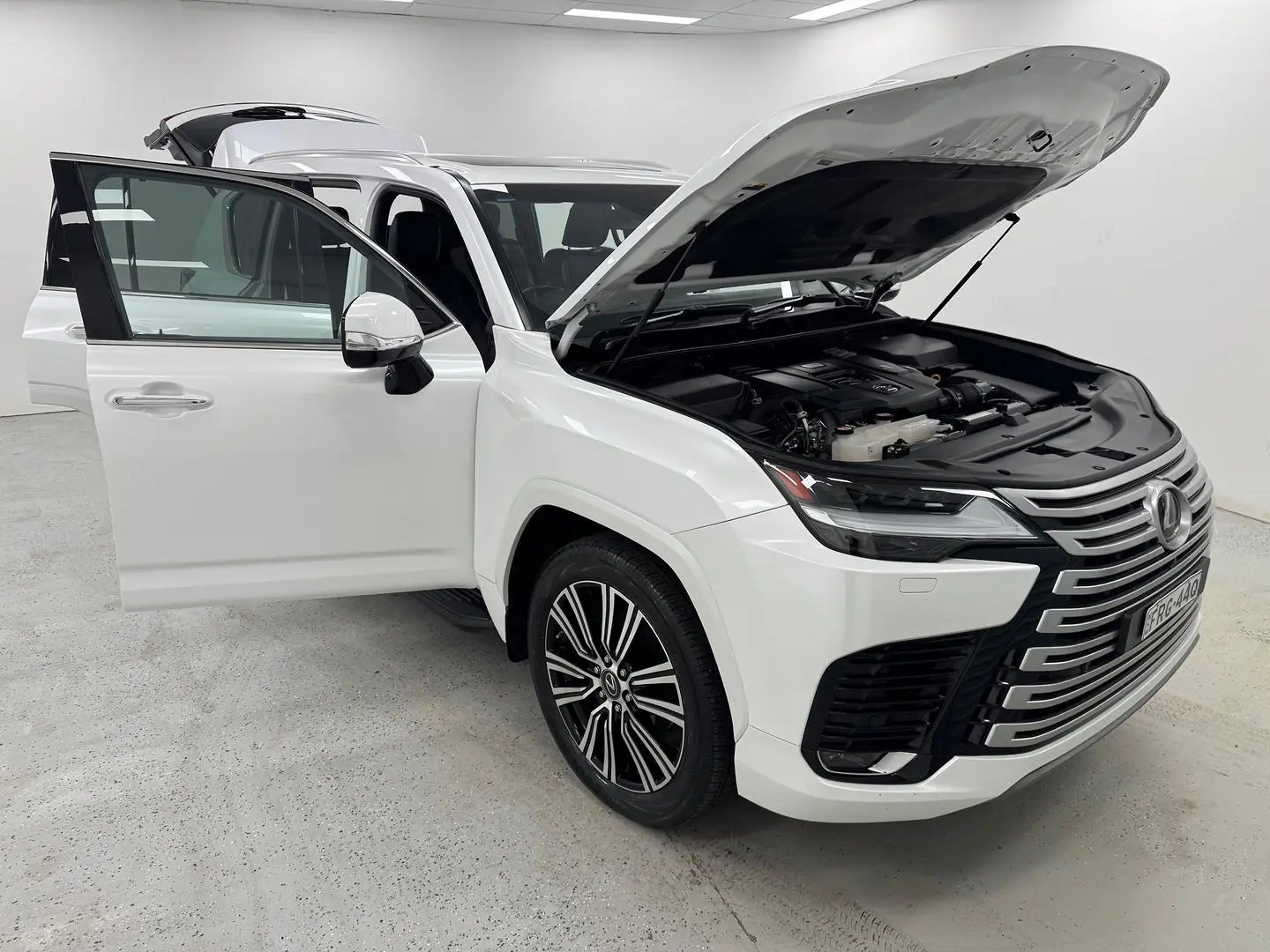 2022 Lexus LX Gallery Image 7