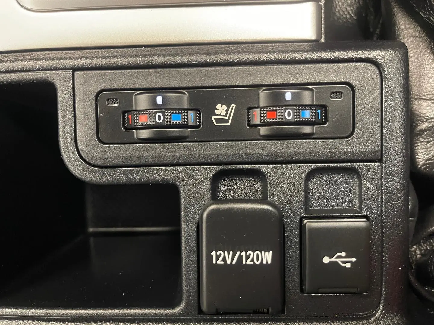 2022 Toyota Landcruiser Prado Gallery Image 33